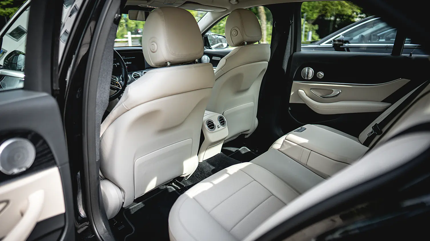 interior2-mercedes-e220-1506px